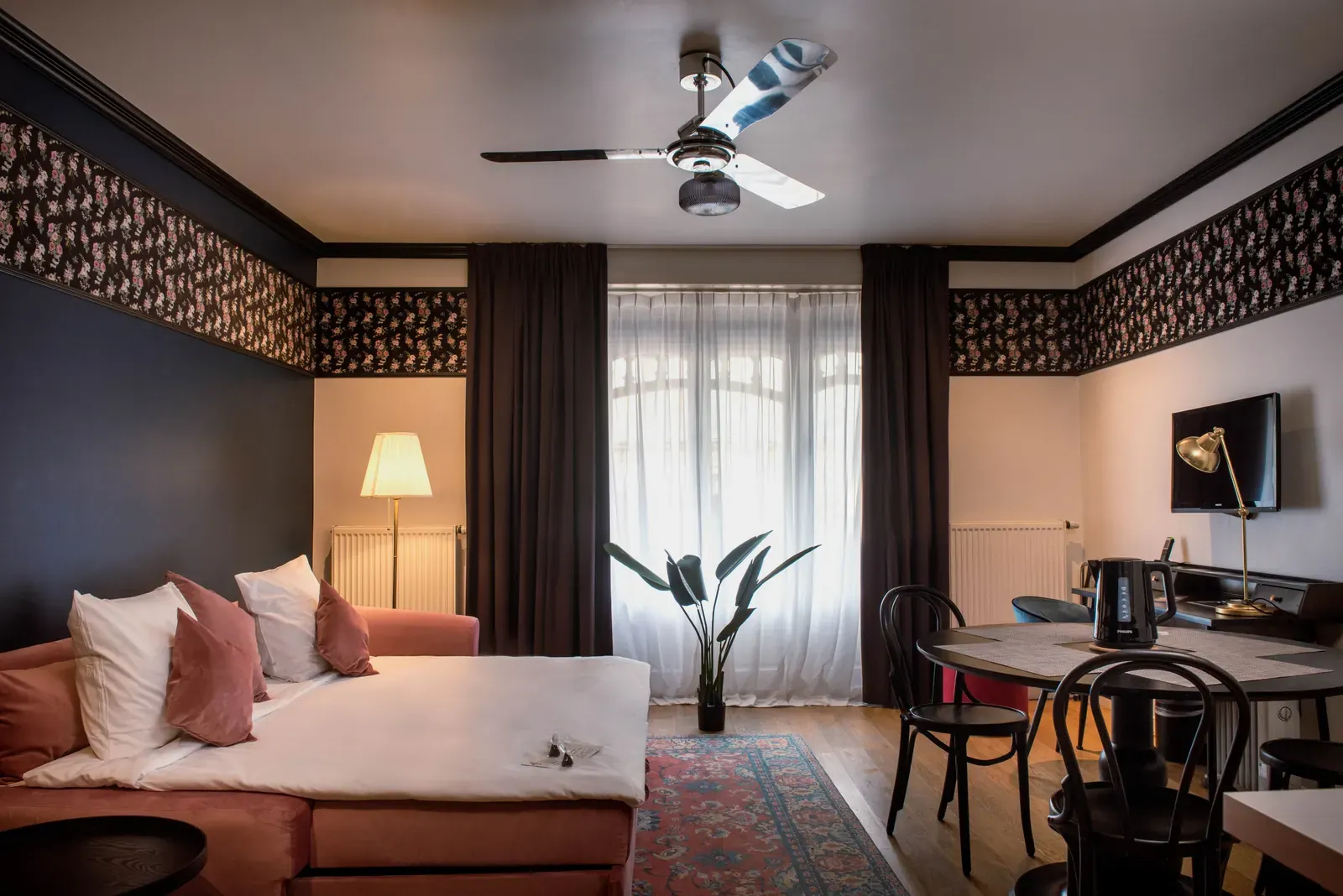 Family room at Craves Hotel with lounge area and sofa bed