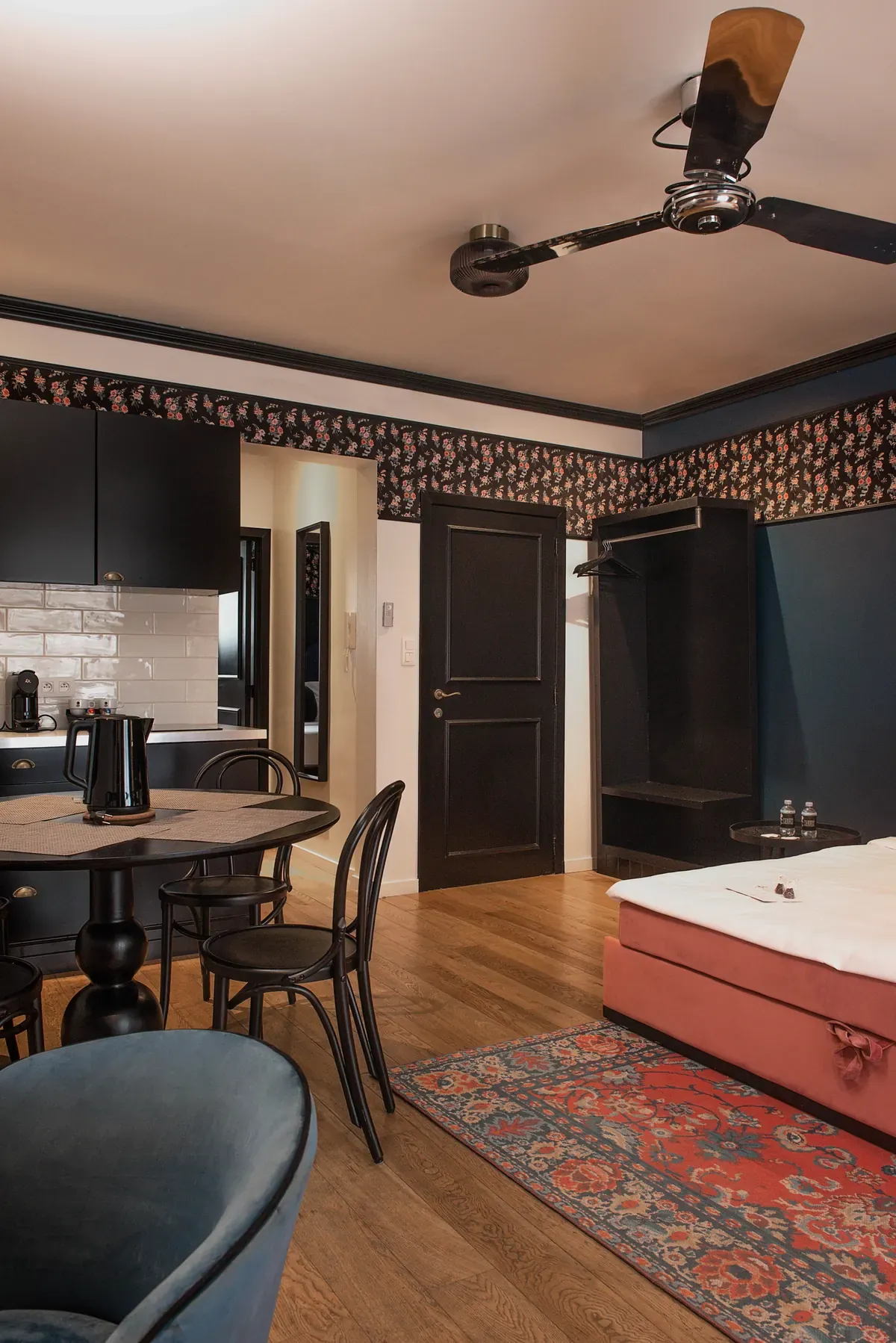 Family room at Craves Hotel with dining area and lounge