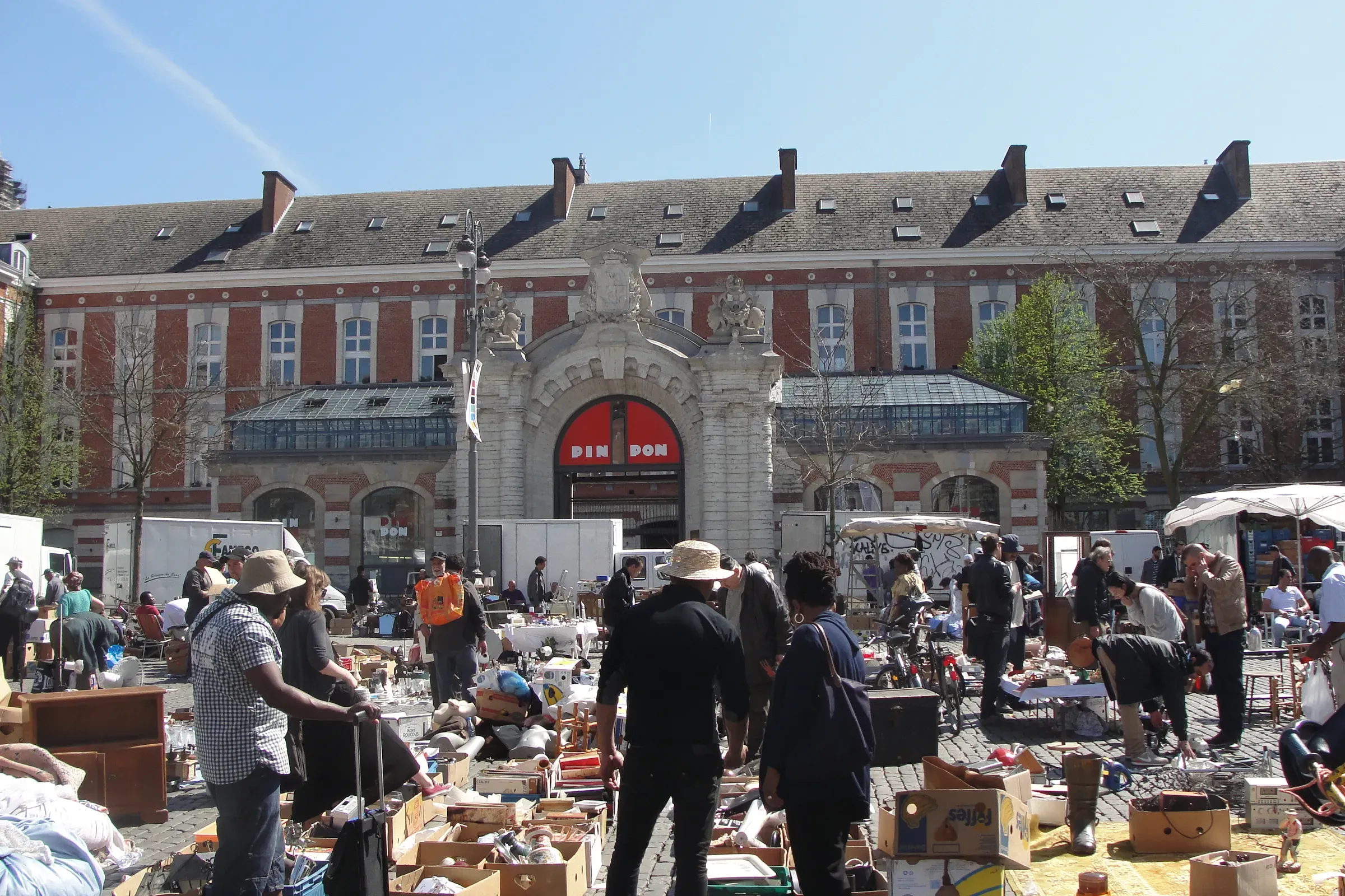 The flea market on Place du Jeu de Balle in the Marolles